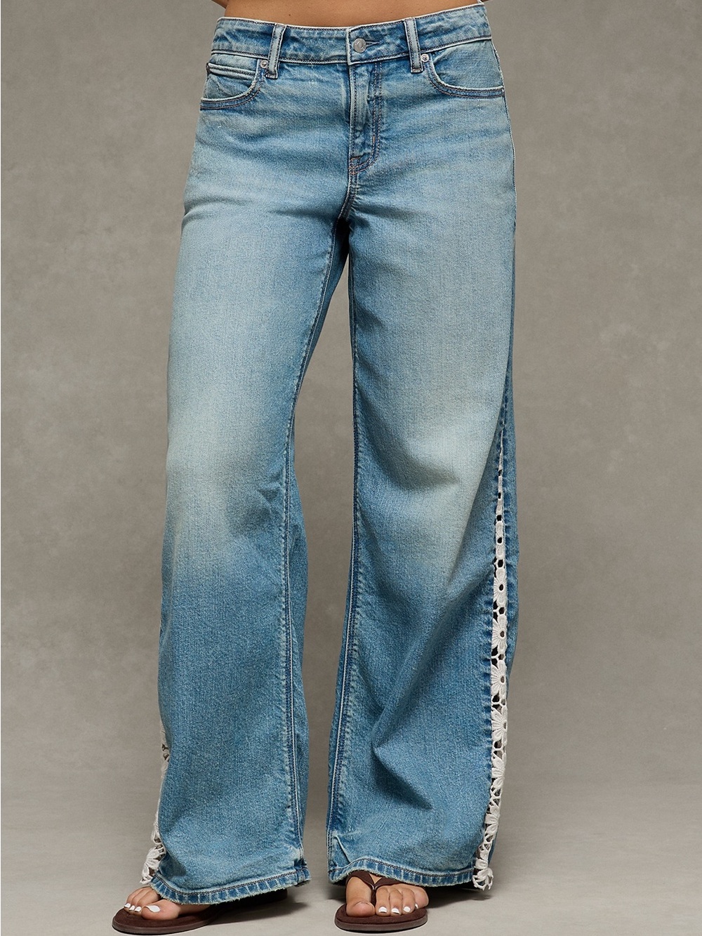 American Eagle Low Rise Dreamy Drape Ultra Wide Leg Side Lace Trim Jean 32 Reg